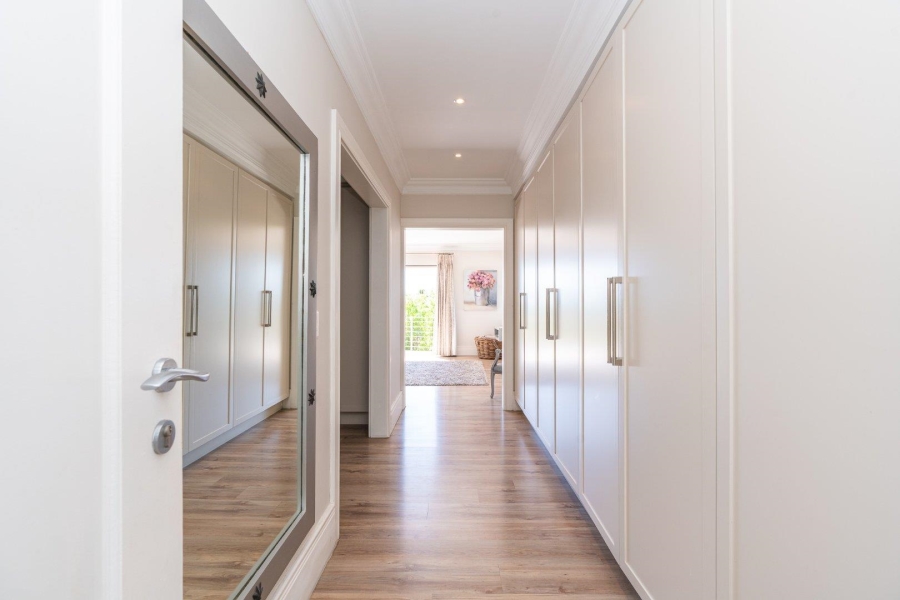 4 Bedroom Property for Sale in Fresnaye Western Cape